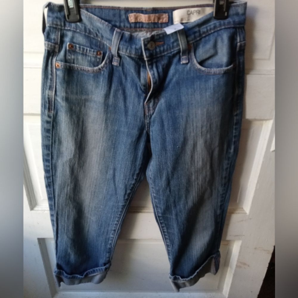Lady's Classic Levi Cuffed Capris.